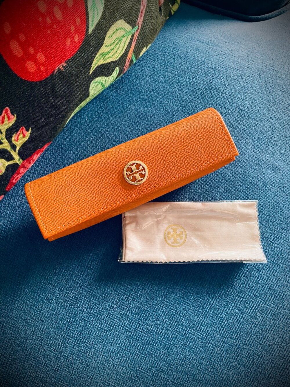 Tory Burch Glasses Case in Orange Saffiano Leather (includes microfibre cloth)